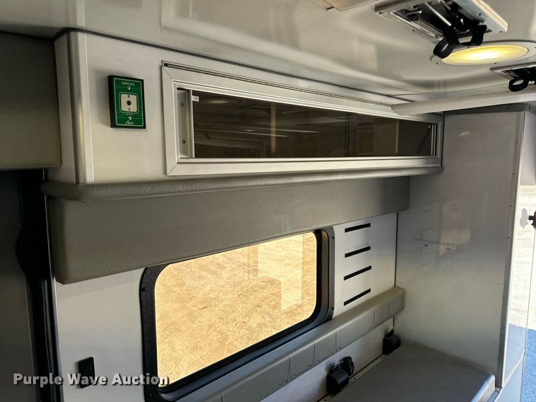 image for item EN5115 2001 Ford E450 Super Duty ambulance