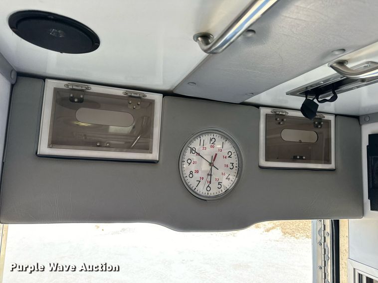 image for item EN5115 2001 Ford E450 Super Duty ambulance