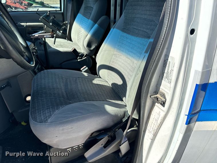 image for item EN5115 2001 Ford E450 Super Duty ambulance
