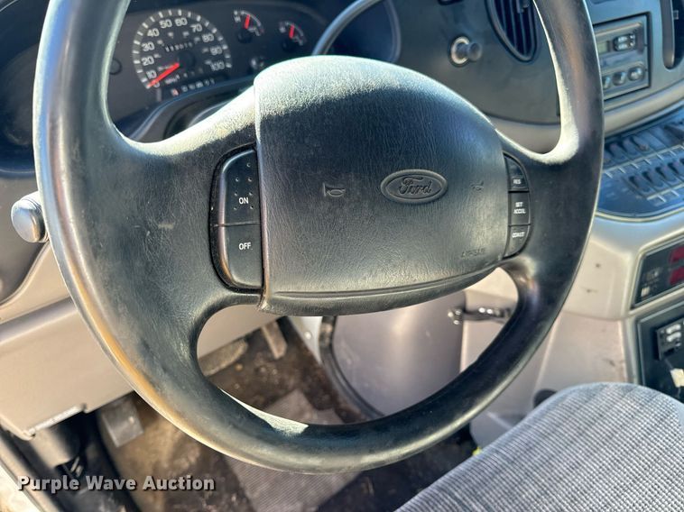 image for item EN5115 2001 Ford E450 Super Duty ambulance