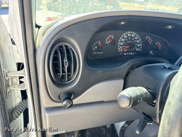 image for item EN5115 2001 Ford E450 Super Duty ambulance