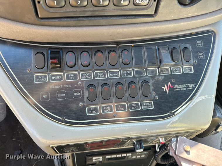 image for item EN5115 2001 Ford E450 Super Duty ambulance