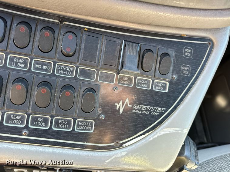 image for item EN5115 2001 Ford E450 Super Duty ambulance