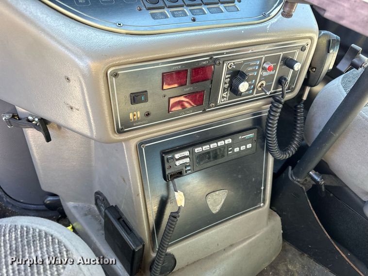 image for item EN5115 2001 Ford E450 Super Duty ambulance