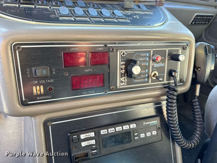 image for item EN5115 2001 Ford E450 Super Duty ambulance