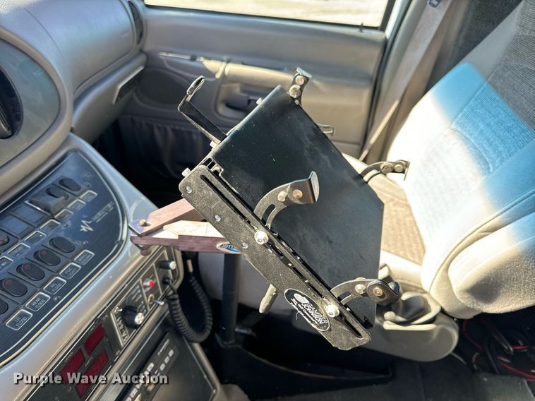 image for item EN5115 2001 Ford E450 Super Duty ambulance