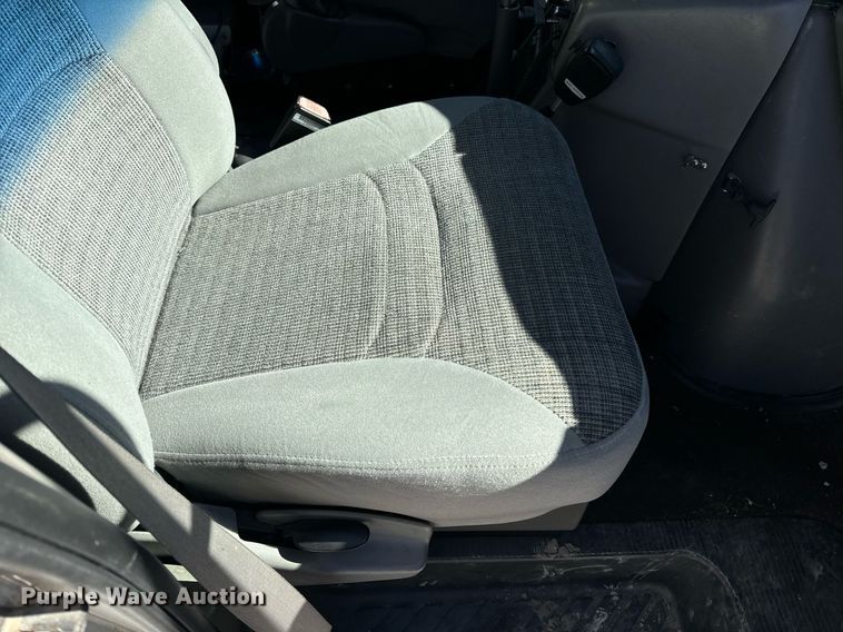 image for item EN5115 2001 Ford E450 Super Duty ambulance