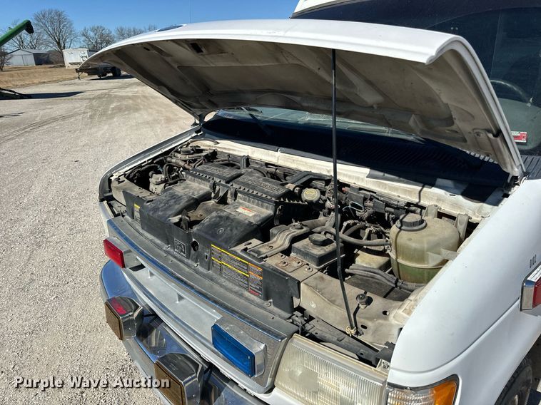 image for item EN5115 2001 Ford E450 Super Duty ambulance