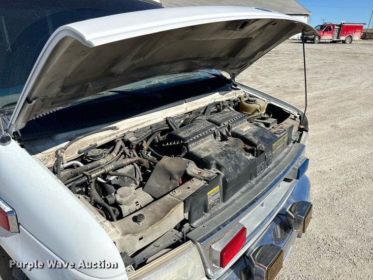 image for item EN5115 2001 Ford E450 Super Duty ambulance