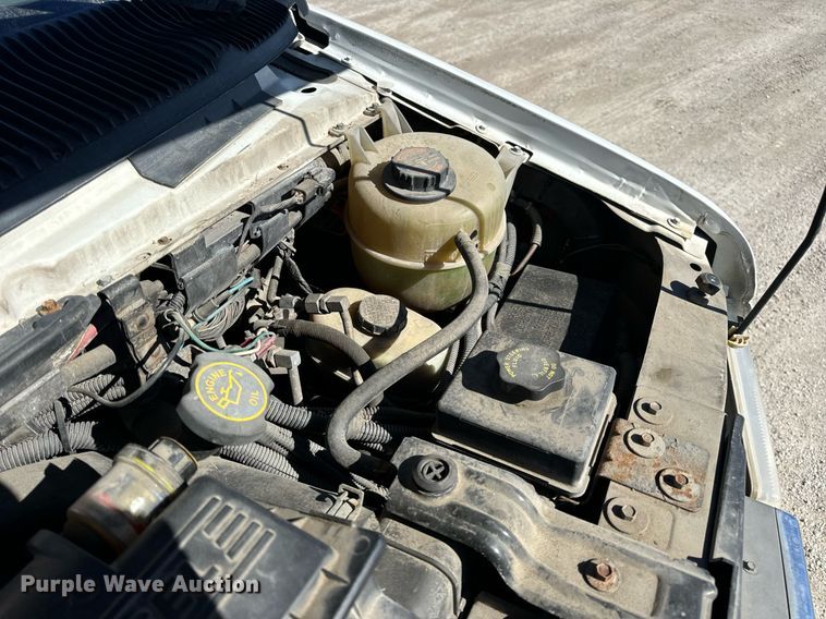 image for item EN5115 2001 Ford E450 Super Duty ambulance