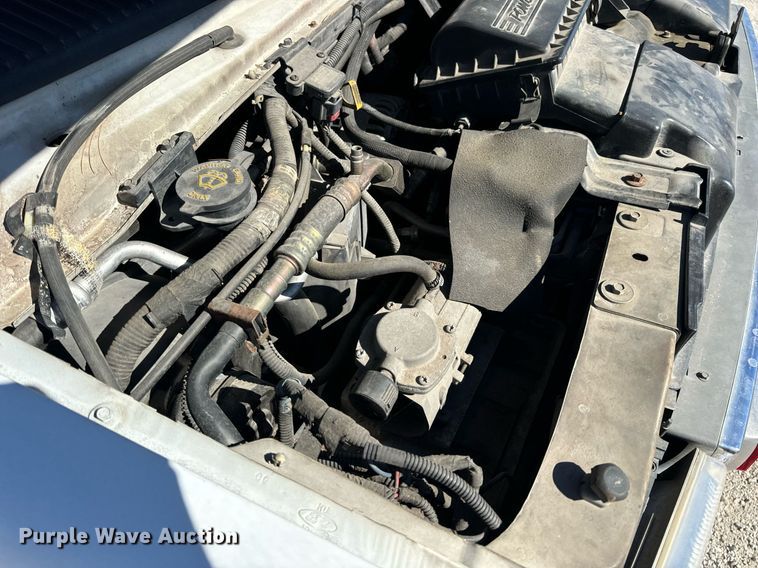 image for item EN5115 2001 Ford E450 Super Duty ambulance