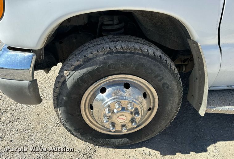 image for item EN5115 2001 Ford E450 Super Duty ambulance