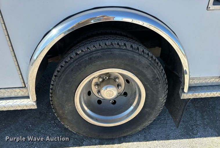 image for item EN5115 2001 Ford E450 Super Duty ambulance