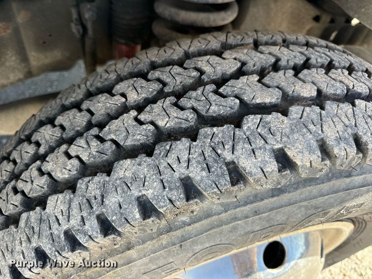 image for item EN5115 2001 Ford E450 Super Duty ambulance