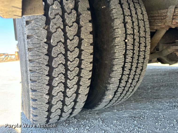 image for item EN5115 2001 Ford E450 Super Duty ambulance