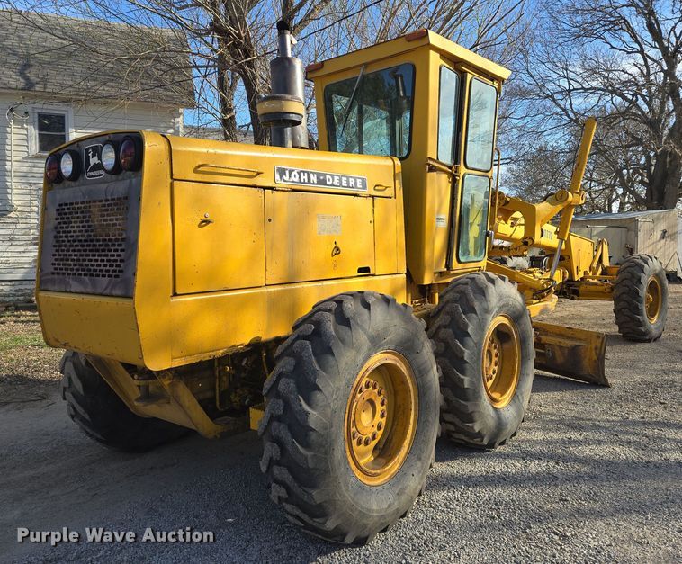 image for item EN8773 John Deere 770 motor grader