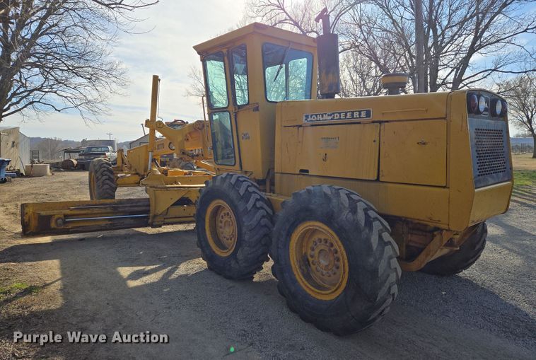 image for item EN8773 John Deere 770 motor grader