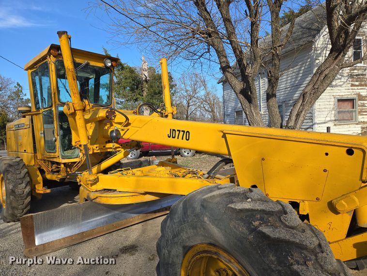 image for item EN8773 John Deere 770 motor grader