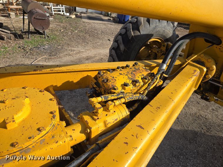 image for item EN8773 John Deere 770 motor grader