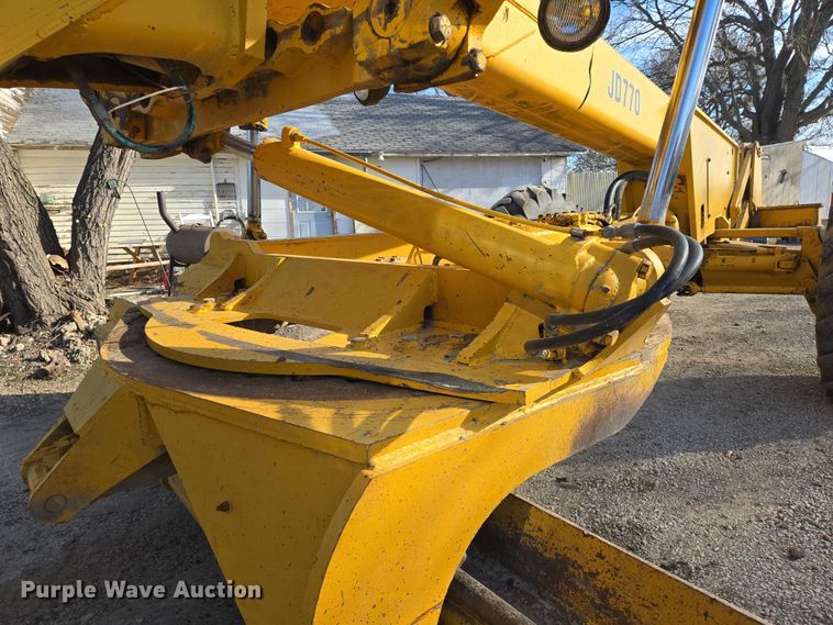 image for item EN8773 John Deere 770 motor grader