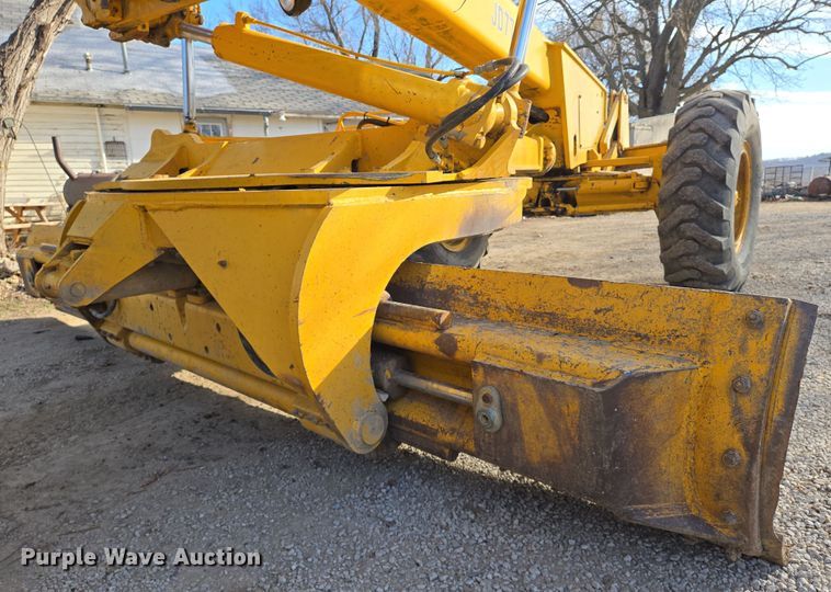 image for item EN8773 John Deere 770 motor grader