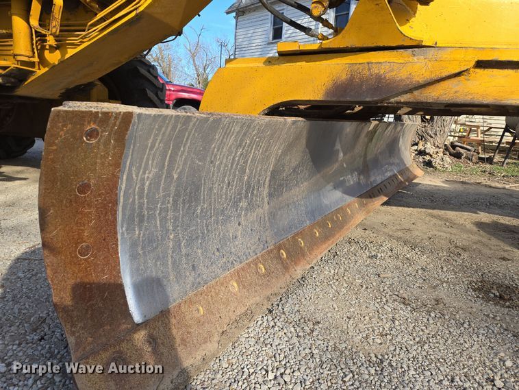 image for item EN8773 John Deere 770 motor grader