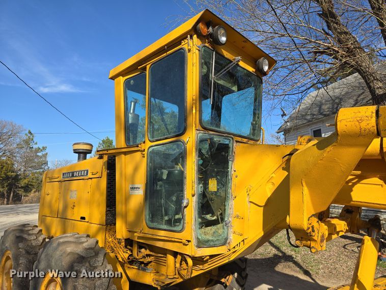 image for item EN8773 John Deere 770 motor grader