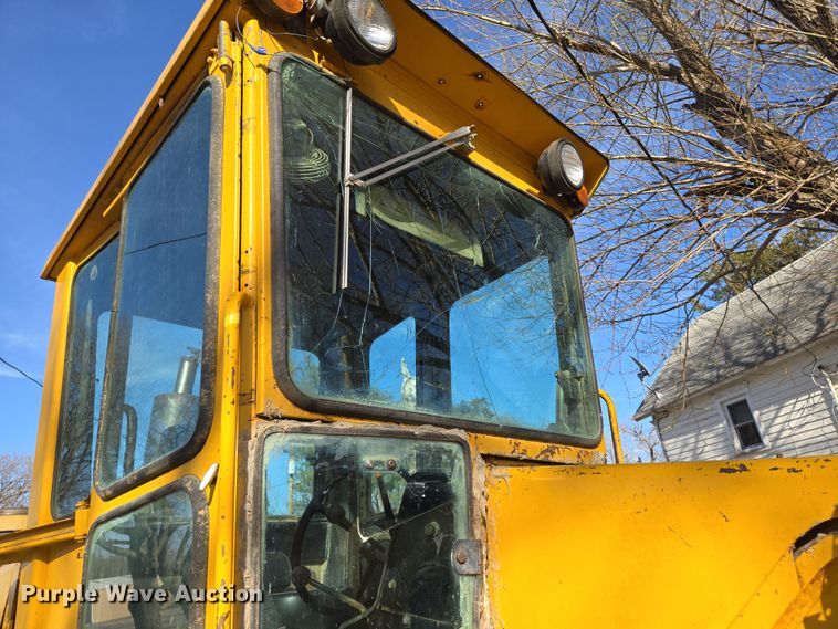 image for item EN8773 John Deere 770 motor grader