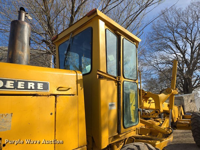 image for item EN8773 John Deere 770 motor grader