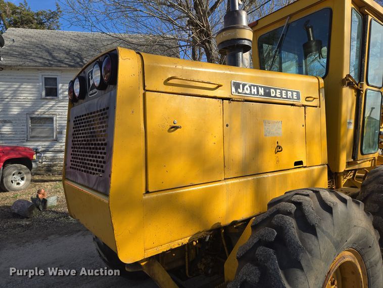 image for item EN8773 John Deere 770 motor grader