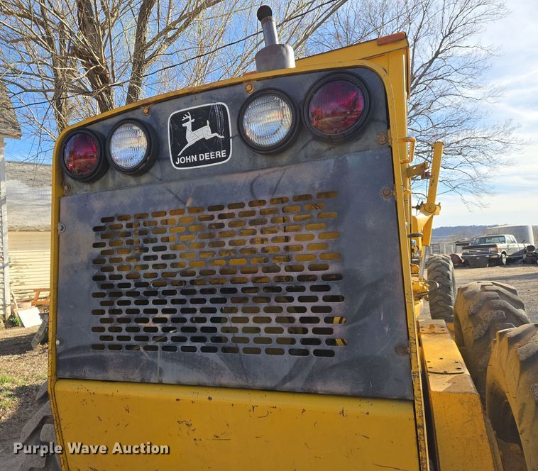 image for item EN8773 John Deere 770 motor grader