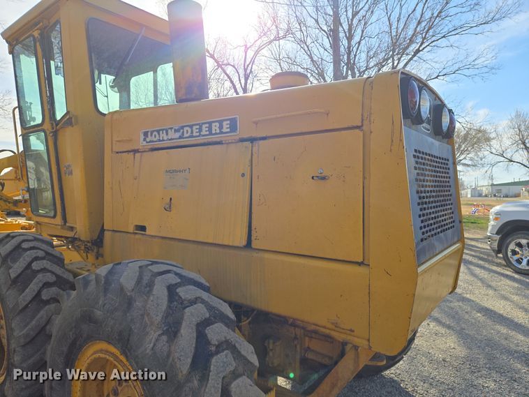 image for item EN8773 John Deere 770 motor grader