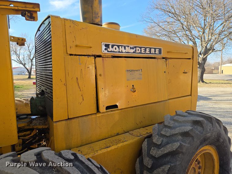 image for item EN8773 John Deere 770 motor grader