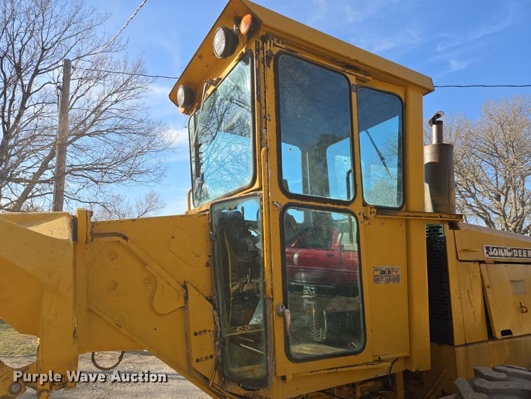 image for item EN8773 John Deere 770 motor grader