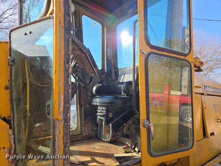 image for item EN8773 John Deere 770 motor grader