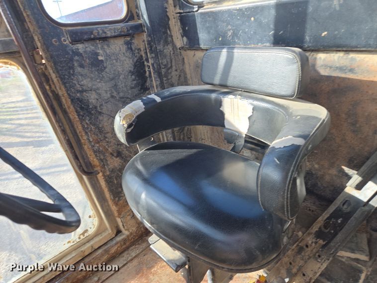 image for item EN8773 John Deere 770 motor grader