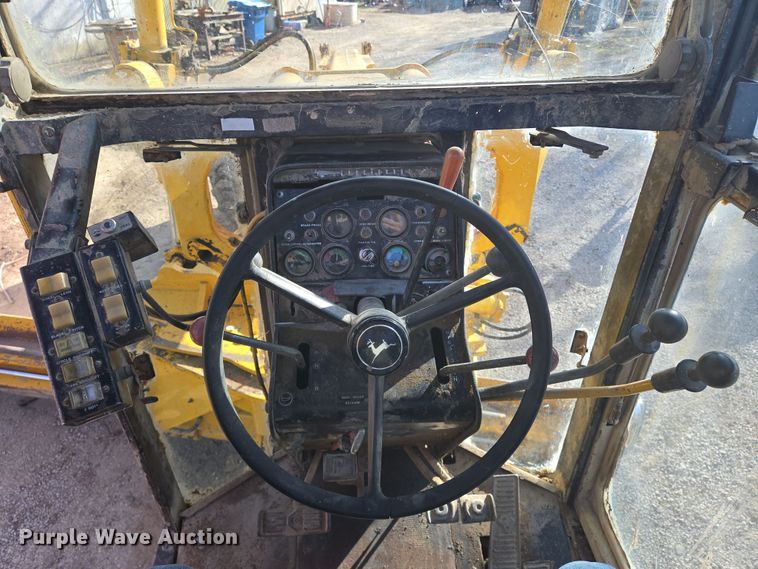 image for item EN8773 John Deere 770 motor grader