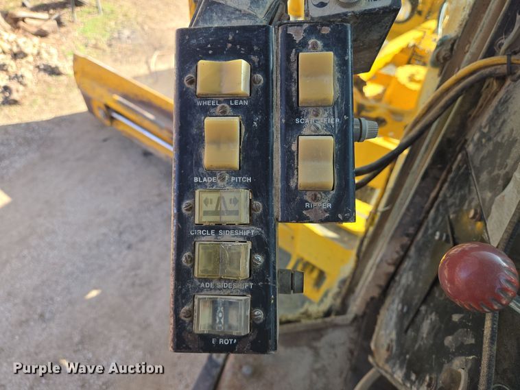 image for item EN8773 John Deere 770 motor grader