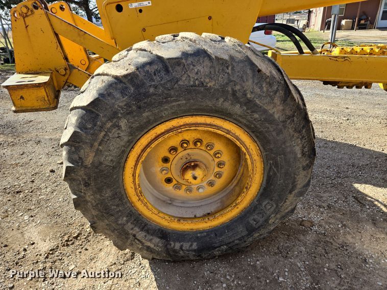 image for item EN8773 John Deere 770 motor grader