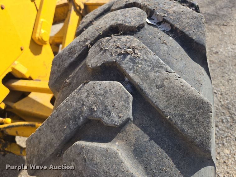 image for item EN8773 John Deere 770 motor grader