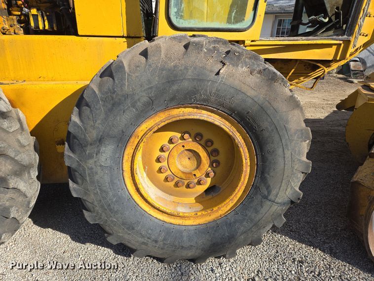 image for item EN8773 John Deere 770 motor grader