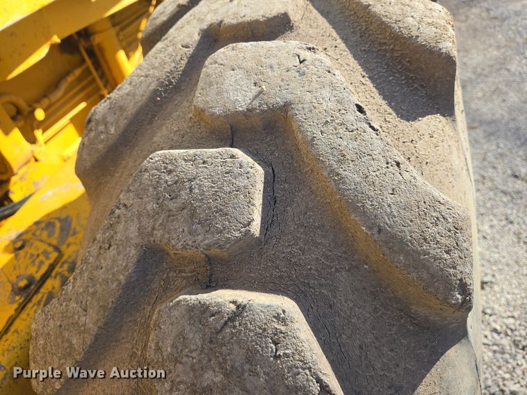 image for item EN8773 John Deere 770 motor grader