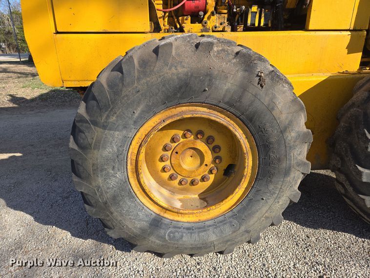 image for item EN8773 John Deere 770 motor grader