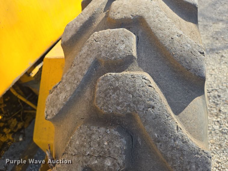 image for item EN8773 John Deere 770 motor grader