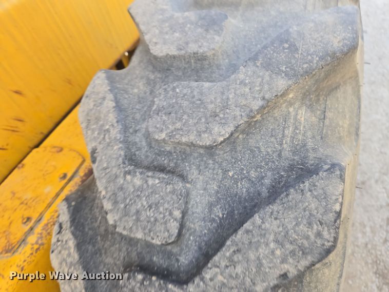 image for item EN8773 John Deere 770 motor grader