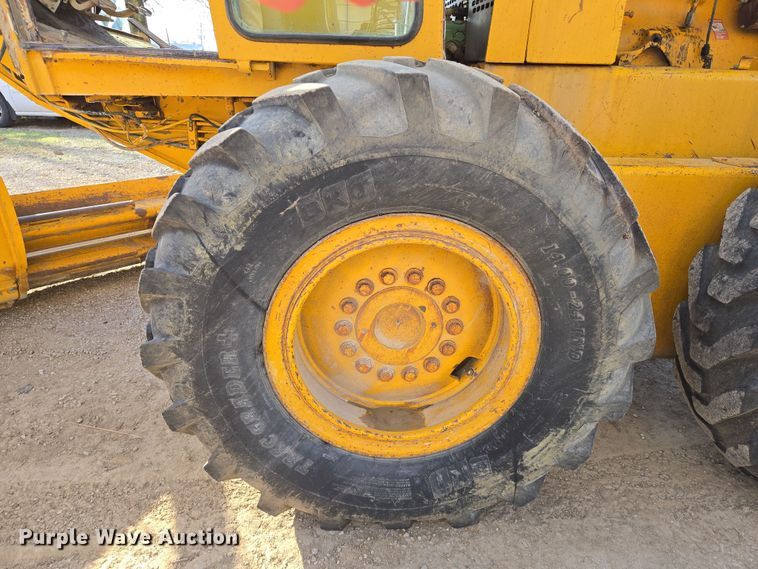 image for item EN8773 John Deere 770 motor grader