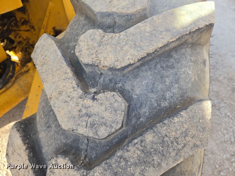 image for item EN8773 John Deere 770 motor grader