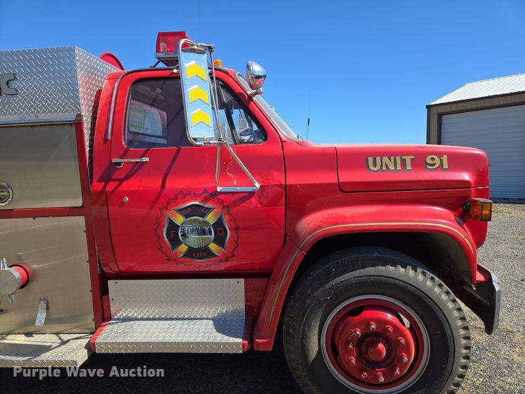 image for item EN8817 1986 GMC C6000 pumper fire truck