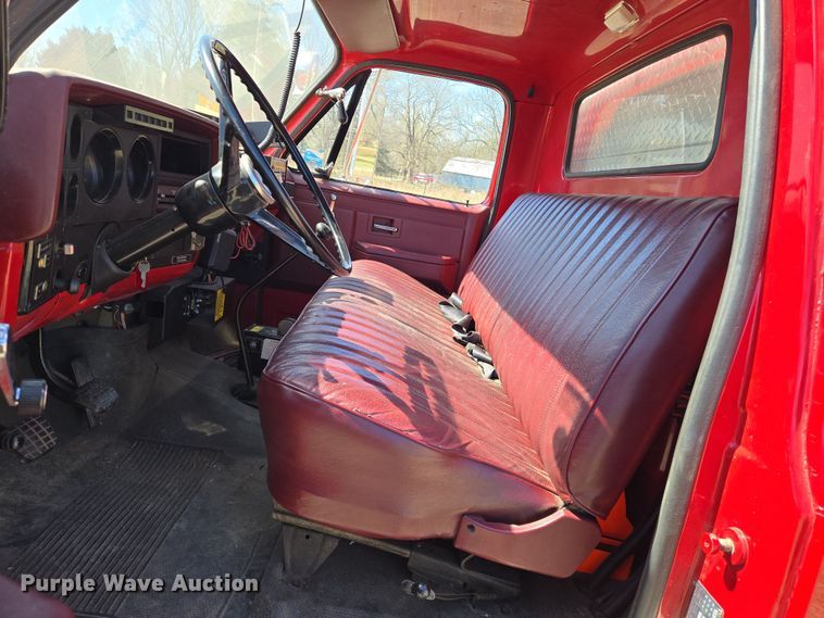 image for item EN8817 1986 GMC C6000 pumper fire truck