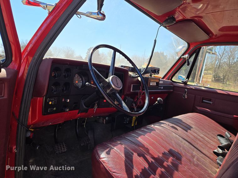 image for item EN8817 1986 GMC C6000 pumper fire truck